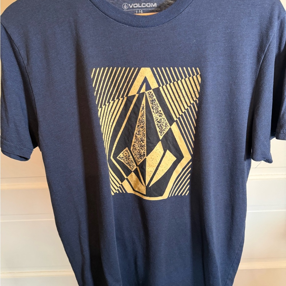 Men’s Volcom Navy Short-Sleeve Tee with Gold Graphic Logo